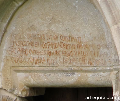 T&iacute;mpano con la inscripci&oacute;n fundacional