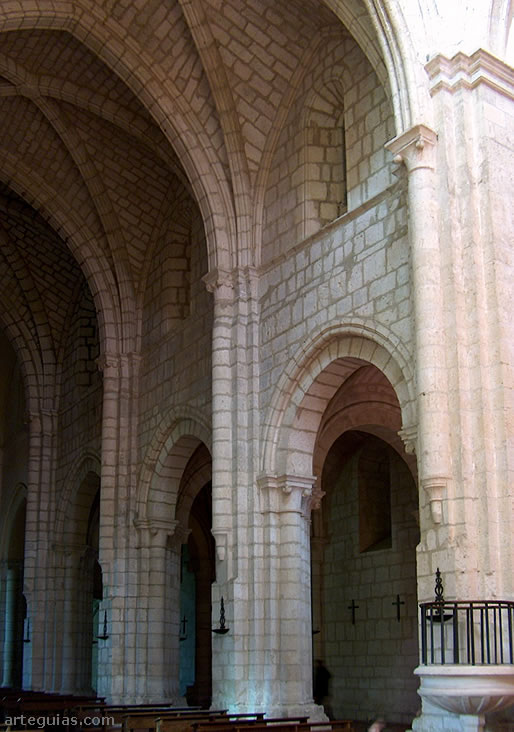 Interior de la iglesia monasterial