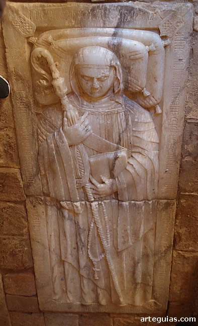 Lauda de una de las abdesas en la sala capitular