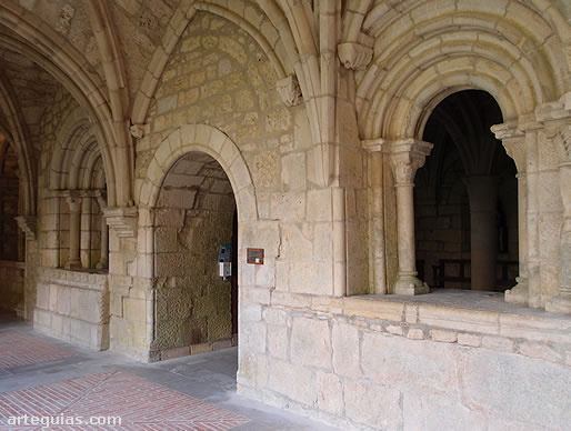 Acceso a la sala capitular desde el claustro