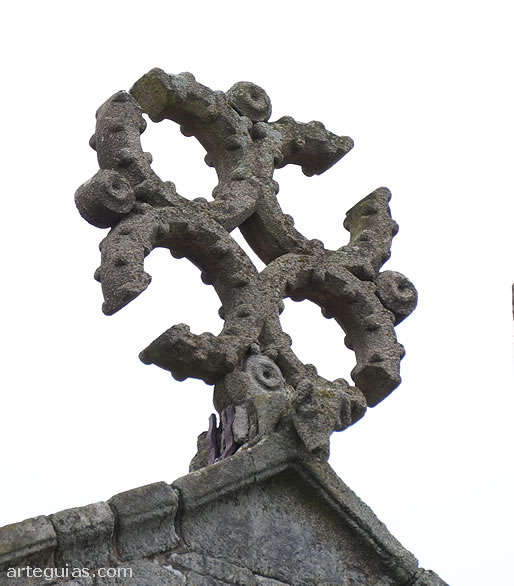 Antefija con cruz calada