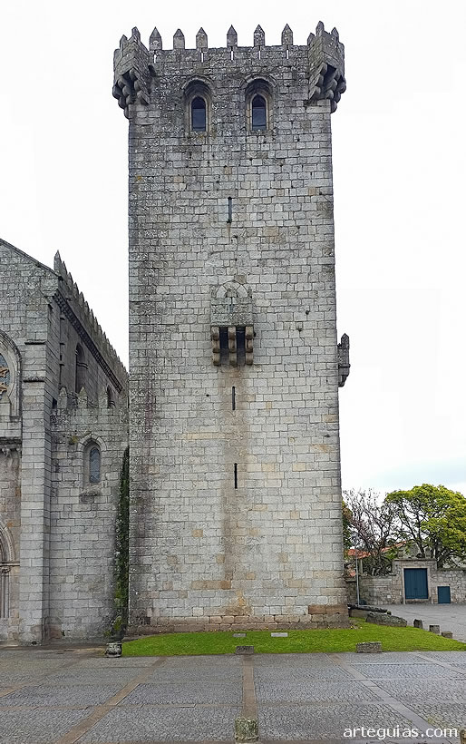 El campanario fortificado de Le&ccedil;a do Balio