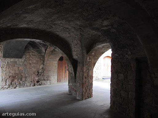 REstos de la antiguas dependencias mon&aacute;sticas (canonicales)