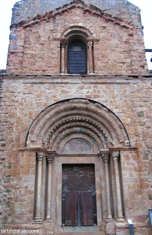 Monasterio de Llad&oacute;: fachada oeste de la iglesia
