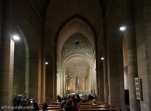 Interior de la iglesia de Santa Mar&iacute;a de Llad&oacute;, Girona