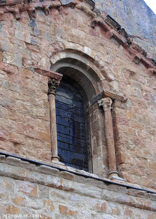 Ventanal superior de la fachada