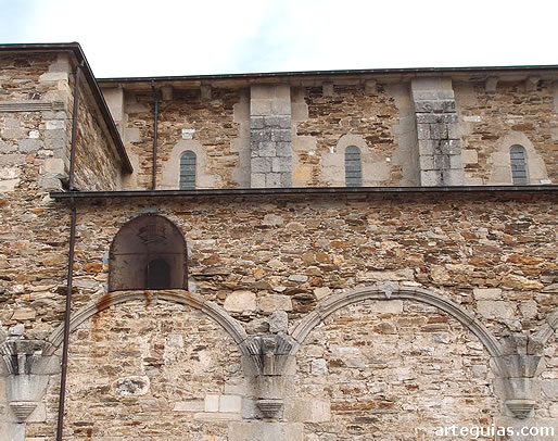 Muro sur de la iglesia donde exist&iacute;a el claustro