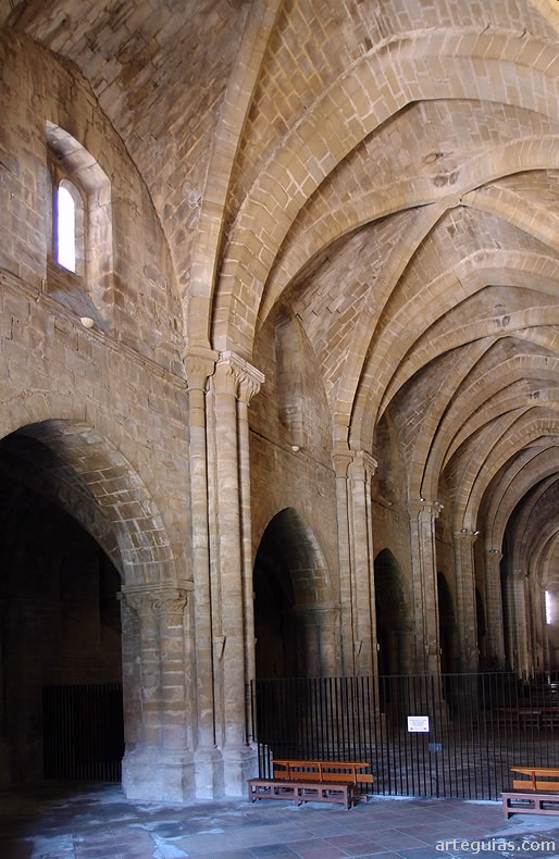 Alzdo de la iglesia mon&aacute;stica