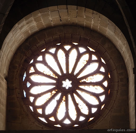 Roset&oacute;n de la fachada occidental. Iglesia del Monasterio de La Oliva