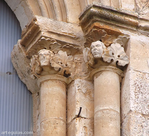 Capiteles figurados contrarios al C&iacute;ster
