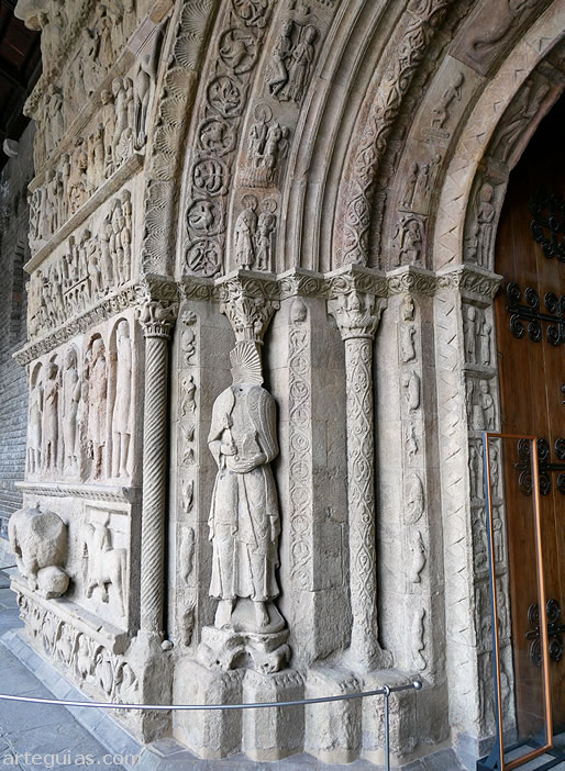 Columnas y estatuas columna