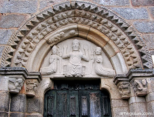 Puerta oeste de la iglesia de San Nicol&aacute;s de Cines
