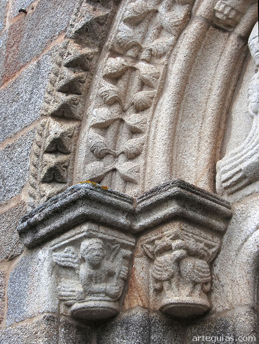 Detalle de capiteles y arquivoltas de la puerta oeste