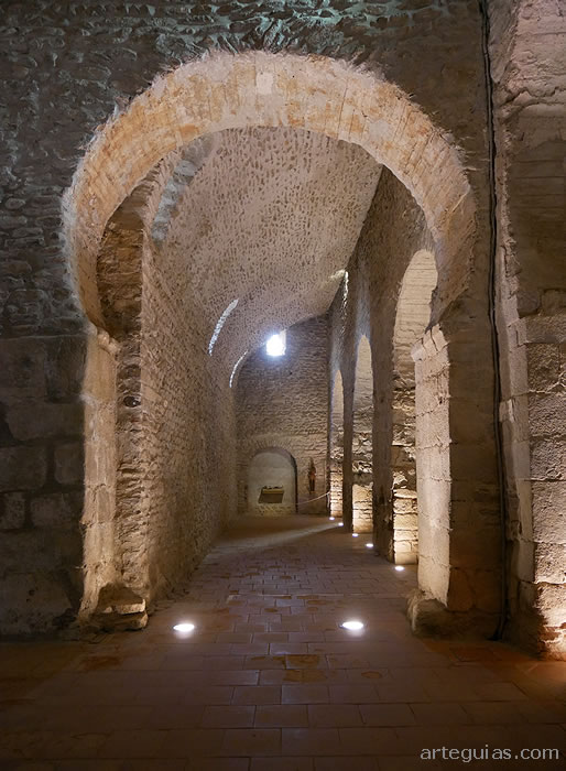 Nave lateral con su b&oacute;veda de cuarto de esfera