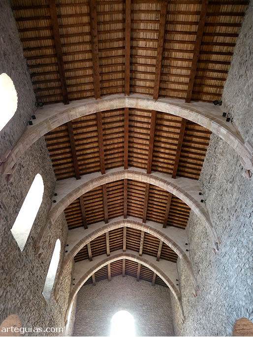 Techo moderno sobre arcos diafragma