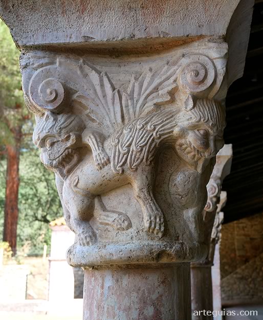 Capitel del claustro rom&aacute;nico