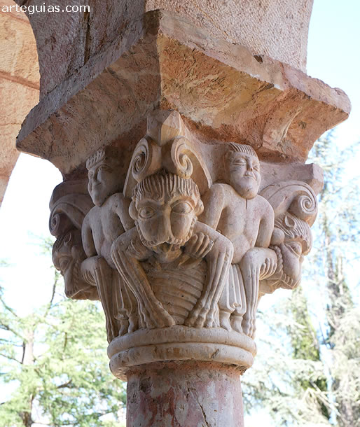Capitel rom&aacute;nico con hombres y animales