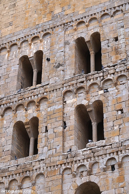 Troneras de la torre campanario