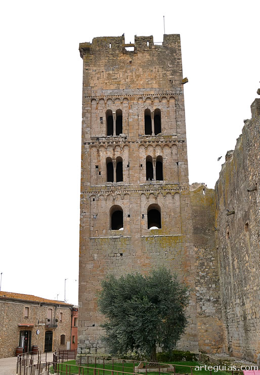 Campanario de la iglesia del Monasterio de Sant Miquel de Fluvi&agrave;, Girona