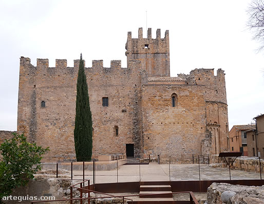 Monasterio de Sant Miquel de Fluvi&agrave;, Girona: la iglesia desde el sur