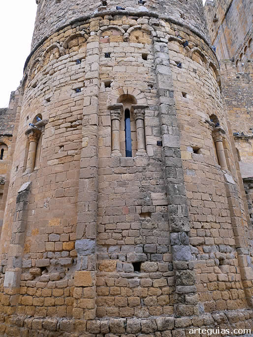 &Aacute;bside central de la cabecera