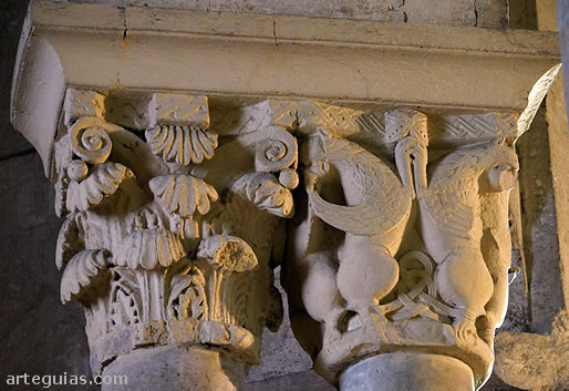 Pareja de capiteles de la girola