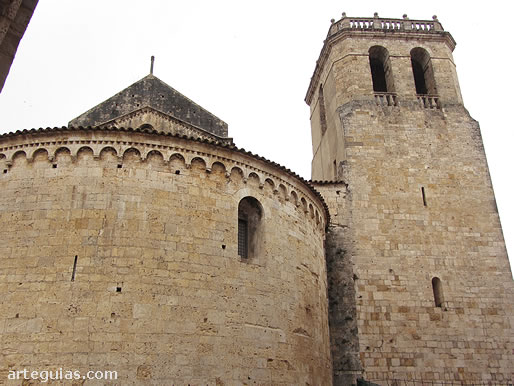 Cabecera de la iglesia del Monasterio de Sant Pere de Besal&uacute;, Girona 