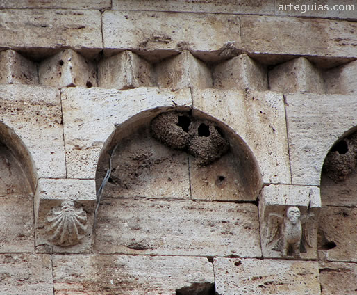 Cornisa de la cabecera