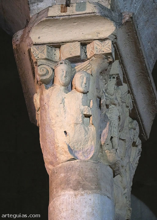 Capiteles del interior