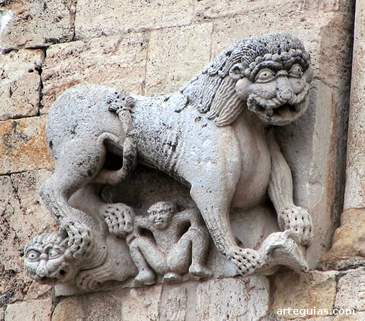 Escultura del hastial oeste