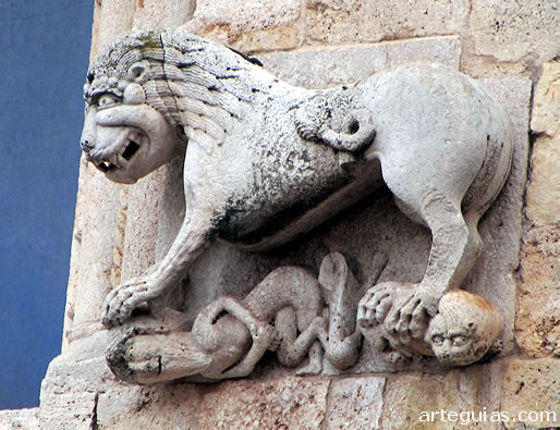 Relieve junto a la ventana del hastial. Monasterio de Sant Pere de Besal&uacute;