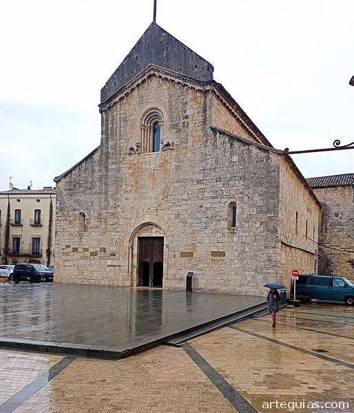 Monasterio de Sant Pere de Besal&uacute;, Girona 