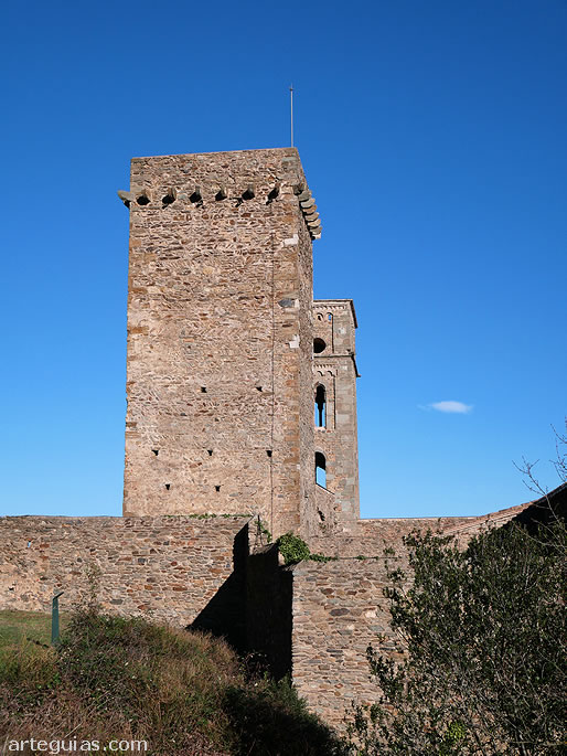 Torre defensiva y campanario