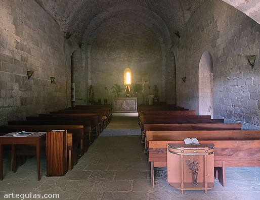 Interior de la iglesia del Monasterio de Santa Mar&iacute;a de Llu&ccedil;&agrave;, Barcelona