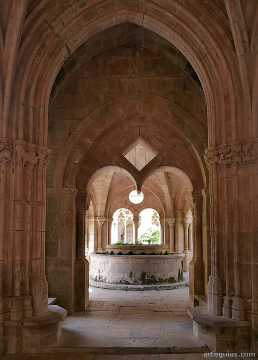Lavarorio en el claustro del Monasterio de Santes Creus, Tarragona