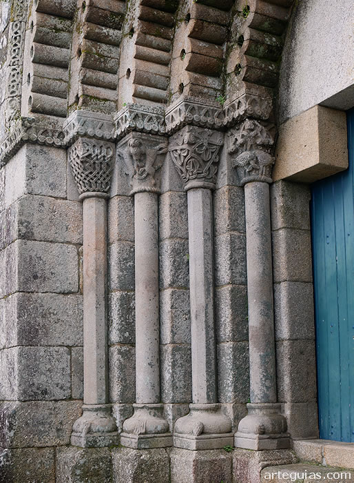 Conjunto de columnas de la puerta oeste