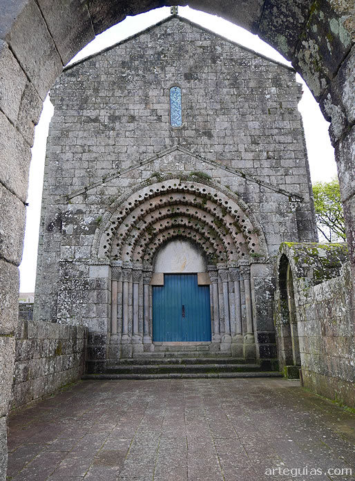 N&aacute;rtex y fachada de la iglesia de Ferreira