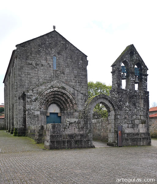 La iglesia del Monasterio de S&atilde;o Pedro de Ferreira desde el oeste