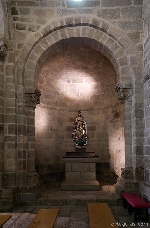 Monasterio de Travanca: &aacute;bside lateral