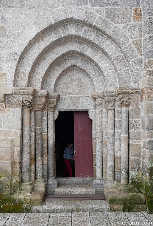 Portada lateral norte
