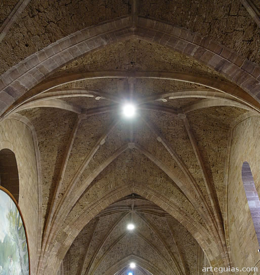 B&oacute;veda de crucer&iacute;a g&oacute;tica de la iglesia mon&aacute;stica