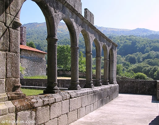 Claustro del Monasterio de Xunqueira de Espadañedo