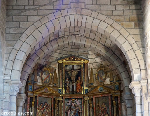 Arco triunfal y bóvedas del ábside central
