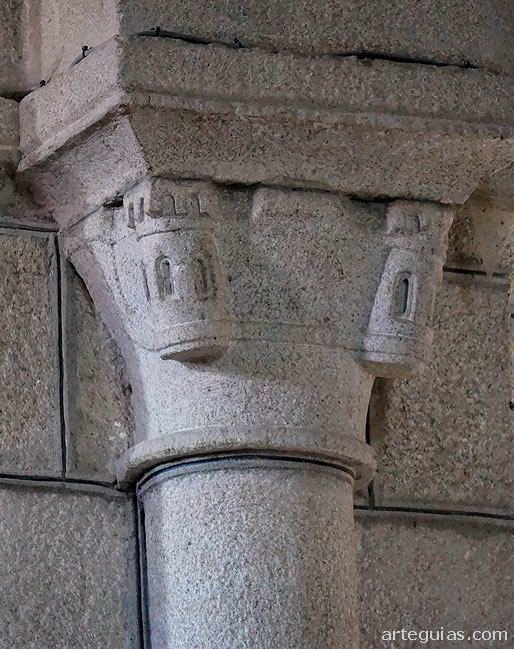 Capitel decorado con torres