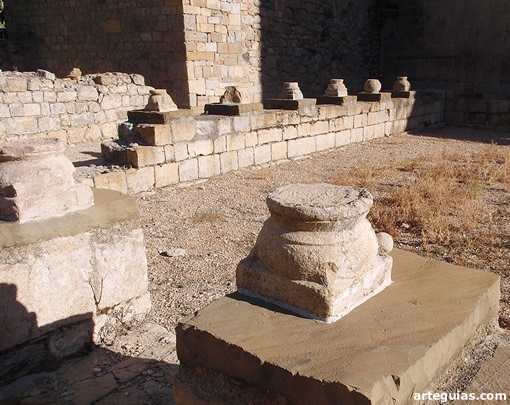 Restos del antiguo claustro rom&aacute;nico del Monasterio de Santa Mar&iacute;a de Ala&oacute;n