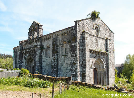 Preciosa estampa de la iglesia de Doz&oacute;n vista desde el noroeste