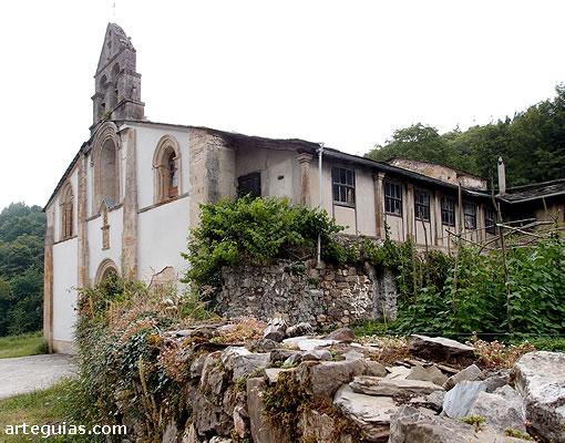 La iglesia vista desde el suroeste