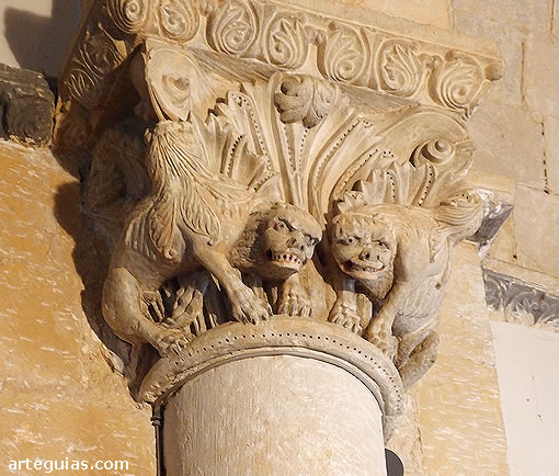 Capitel del arco triunfal