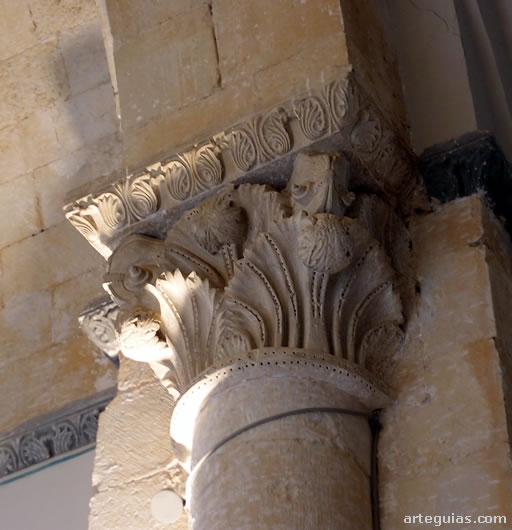 Capitel del arco triunfal