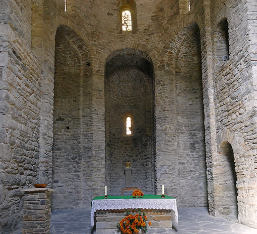 Monasterio de Sant Serni de Tav&egrave;rnoles: interior del &aacute;bside principal